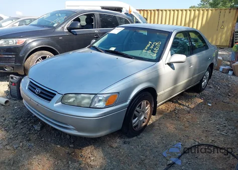 2000 Toyota Camry Le from USA, damaged, VIN 4T1BG22K8YU660110